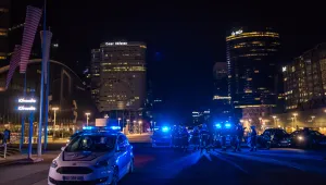 Автомобил се вряза в хора пред нощно заведение във Франция 