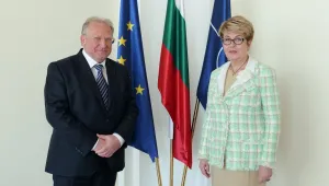 Стоев и Митрофанова обсъдиха възстановяване на полетите до България