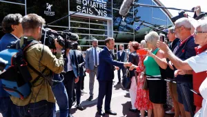 Партията на Макрон и левицата с изравнени позиции на изборите