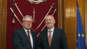 Тагарев и посланикът на Франция обсъдиха България да се включи в доставки на боеприпаси на Украйна