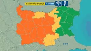 Опасни валежи и бури ще има и през нощта