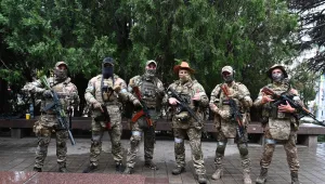 Бойците на Пригожин се наредиха на опашка за водка след похода към Москва