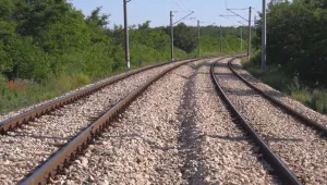 Блокирано е движението на влаковете между София и Кулата