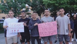 Полицай простреля младеж: Пред bTV говорят момчетата, били в колата  