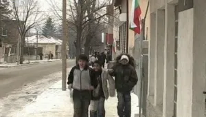 Белослав осъмна с десетки знамена