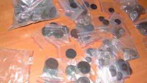 Митничари спряха пратки със старинни монети за над 400 000 лева  