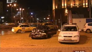 Млад шофьор се удари челно в кола на НСО