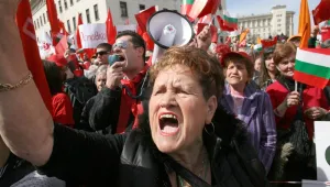 На червения митинг: Поискана оставка и припаднали симпатизанти
