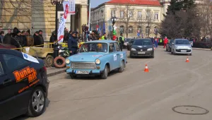 И жените могат да карат коли! Ето го доказателството