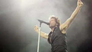 Фенове огласят България с песни на Bon Jovi за рождения ден на фронтмена на бандата