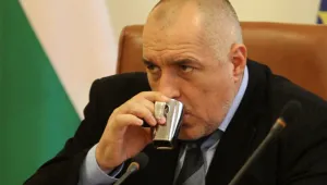 Премиерът удължи 