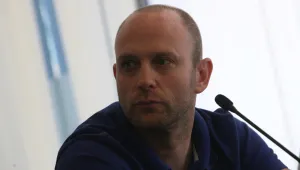 Апаши задигнаха топката на Тити Папазов