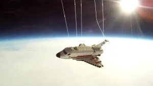 Изстреляха совалка Lego в космоса