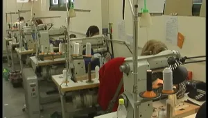 Шивачки в Благоевград барикадират цех заради неплатени заплати