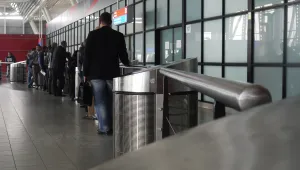 Румънка опитала да изведе сириец от България, представила го за свой син