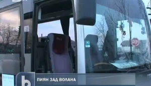 Шофьор на автобус вози пътници на ... 4 големи