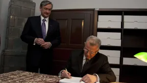 Унгарският президент оправдан за плагиатство от българин