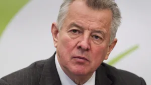„Плагиаторът” Пал Шмит подаде оставка
