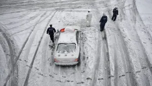 Петима загинаха при снеговалежи в Япония