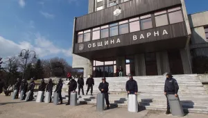 На живо от Варна – Ще подаде ли оставка дългогодишният кмет Кирил Йорданов?