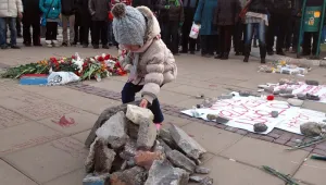 Варненци струпаха камъни пред сградата на Общината