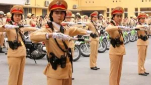 Виетнам забранява ниски, дебели полицаи да служат по улиците на Ханой