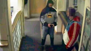 Британският Батман се разобличи