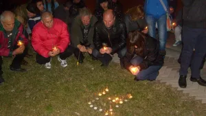 В Добрич приятели и състуденти на Пламен Горанов запалиха свещи