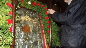 Чудотворната икона Света Богородица пристигна във Варна
