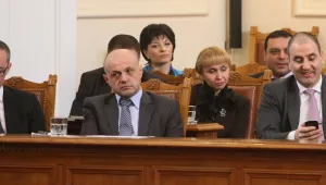Министри в оставка си писаха 