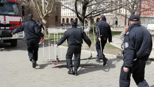 Запалилият се пред Президентството мъж още е на командно дишане
