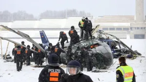 Два полицейски хеликоптера се сблъскаха във въздуха над Берлин