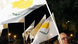 Гърция: Мерките за Кипър са „болезнени”, но спасяват от хаоса