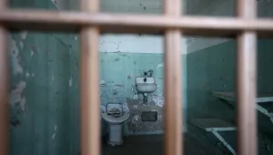 Влезте в затвора. Срещу 30 долара
