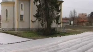 Свещеник в русенско село дава църковния двор под наем