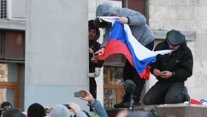 Меркел и Камерън в телефонен правен спор с Путин за Крим