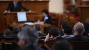 Депутатите гласуват в петък повече права за потребителите на ток