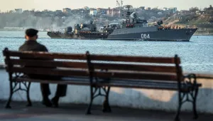 Украйна пусна тока на Крим, но спря влаковете