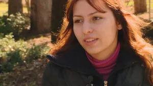 Как една млада ромка се опълчи на традициите в името на детето си