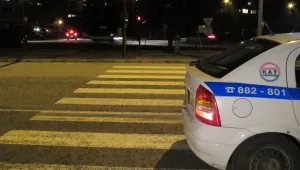 Кола блъсна възрастна жена на пешеходна пътека в Бургас