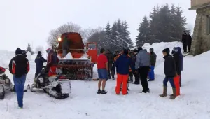 Семейство с бременна и малко дете прекара 5 дни под снега