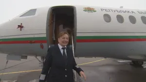 Валентина Цветкова - жената, която кара самолета на властта