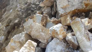Свлачище затвори пътя за трънското село Банкя