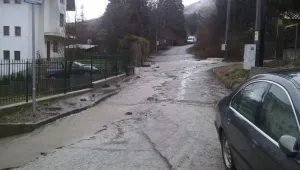 Дъждовете предизвикаха проблеми на места в страната