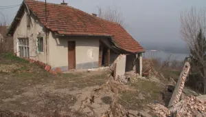 Оряхово иска разследване на мерките, взети за свлачище, което поглъща къщи
