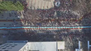 Хиляди се включиха в пренасянето на най-дългото знаме у нас