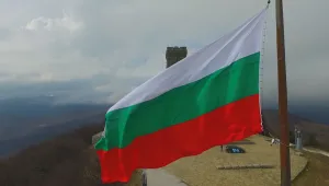 Български знамена, ушити в Китай, конкурират родните