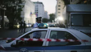 Полицията в Гърция арестува двама българи за трафик на мигранти