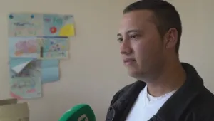 Момче помага на бедни семейства в Монтанско 