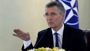 НАТО праща още кораби срещу трафикантите на хора в Егейско море